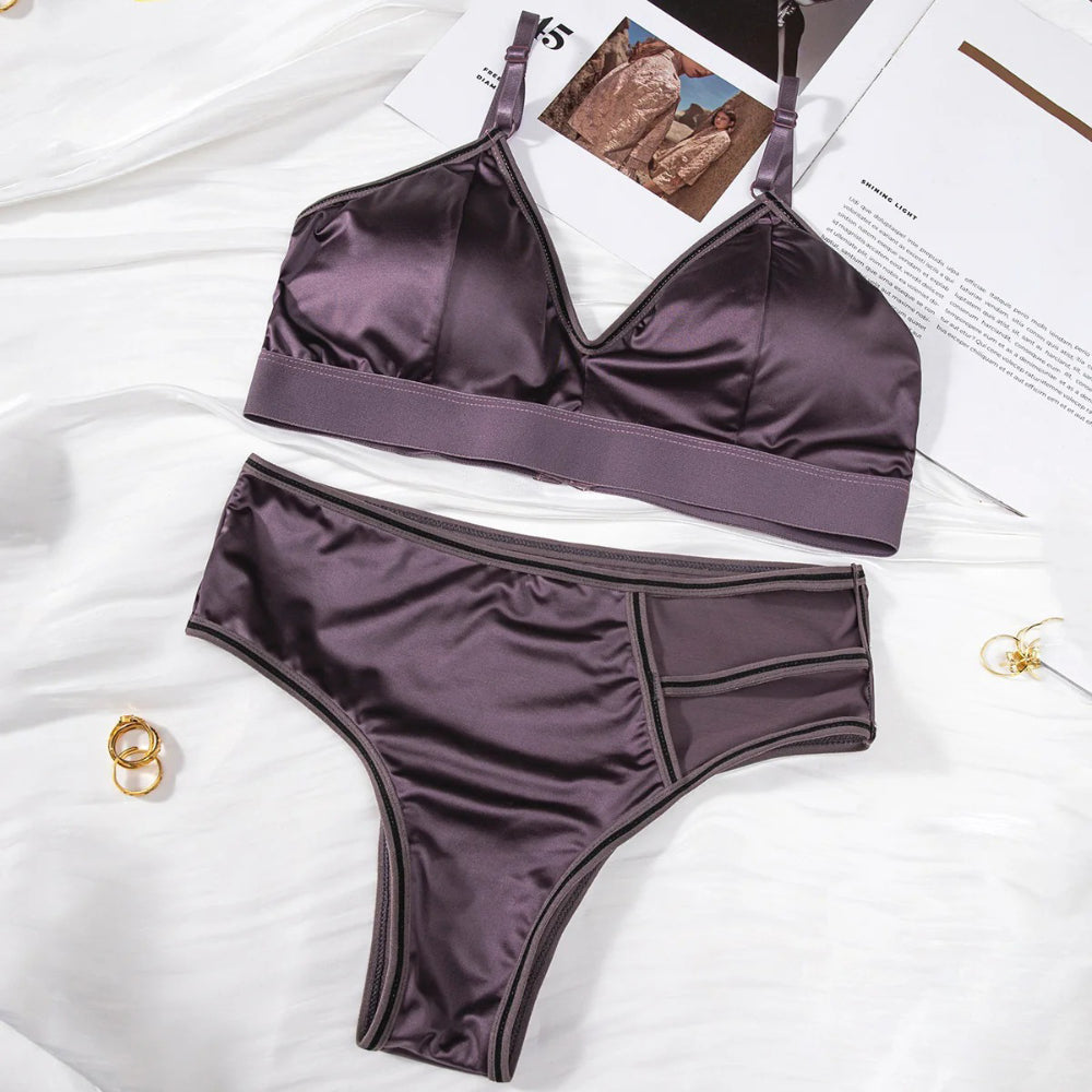 Style And Trendy Women’s Sexy Luxury Lingerie Bra And Thong Set